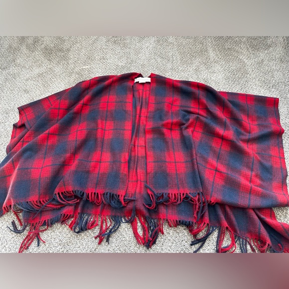 Treasure & Bond Accessories - Treasure and bond shawl. EUC. One size.